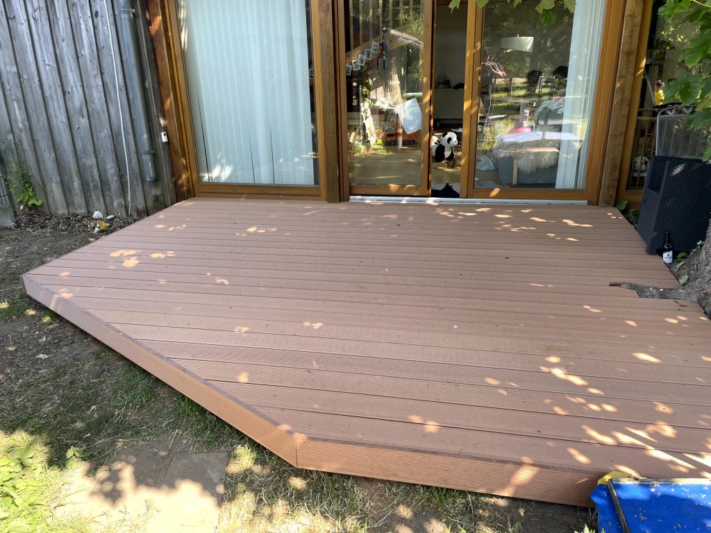 Kleine Holzterrasse Kiel