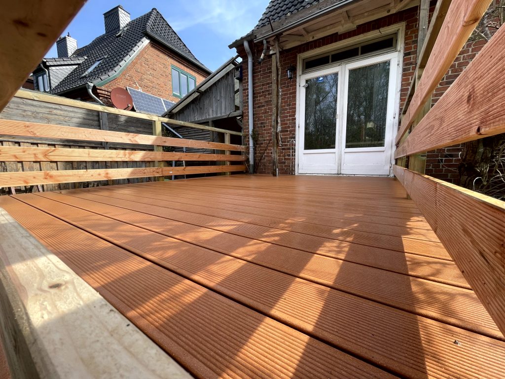 holzterasse-fertig auf stelzen