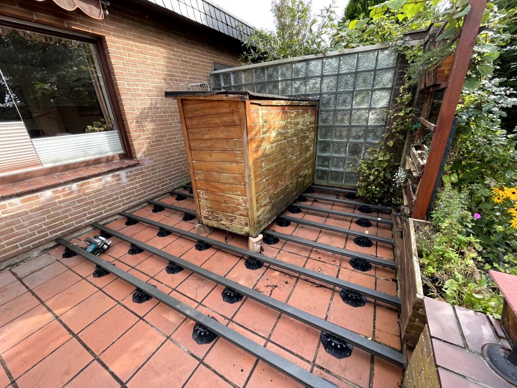 Holzterrasse Kiel Neumühlen Unterkonstruktion auf bestehender Terrasse